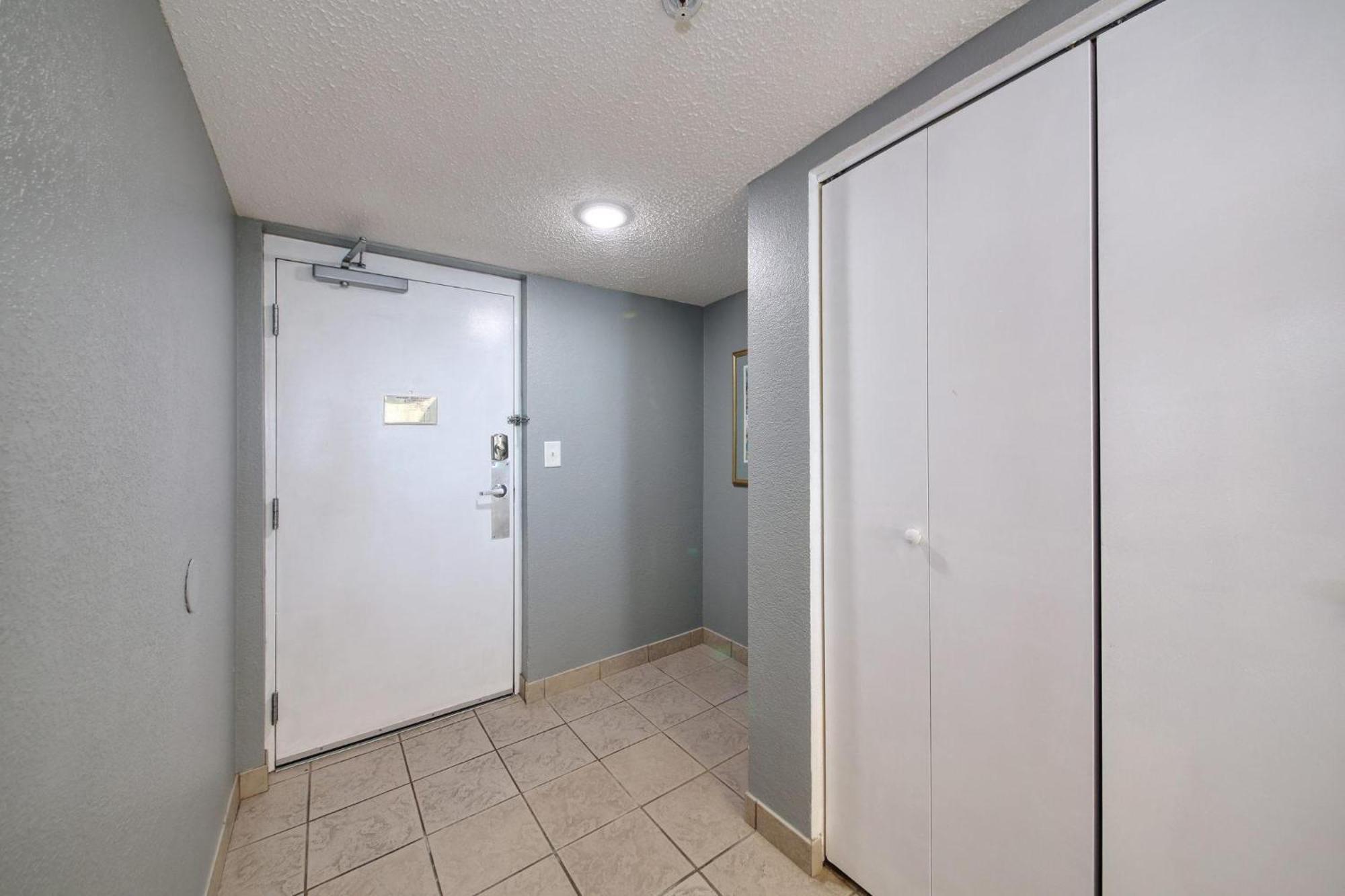 Вилла 1604 N Ocean Blvd, 0906 - Ocean Front Sleeps 8 Миртл-Бич Экстерьер фото
